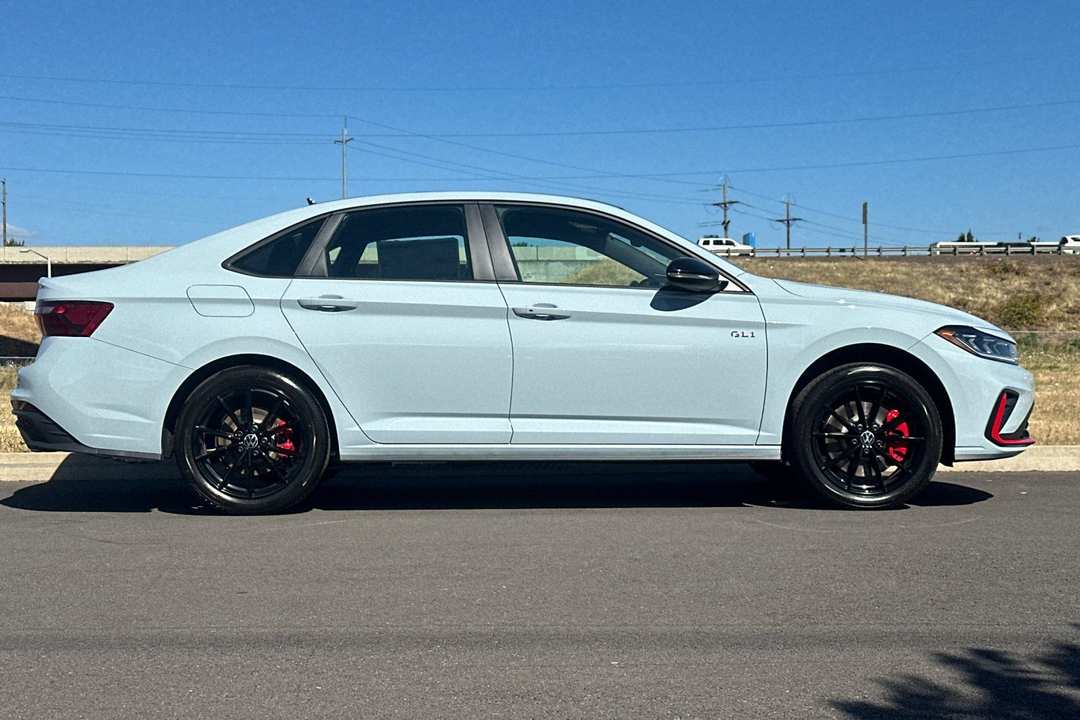 2026 Volkswagen Jetta Gli 2.0T Autobahn - Image 2