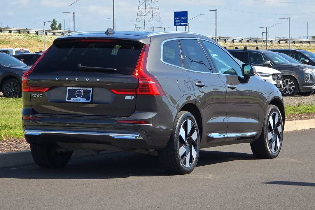 2023 Volvo Xc60 Recharge Plug-In Hybrid T8 Plus Bright Theme - Image 3