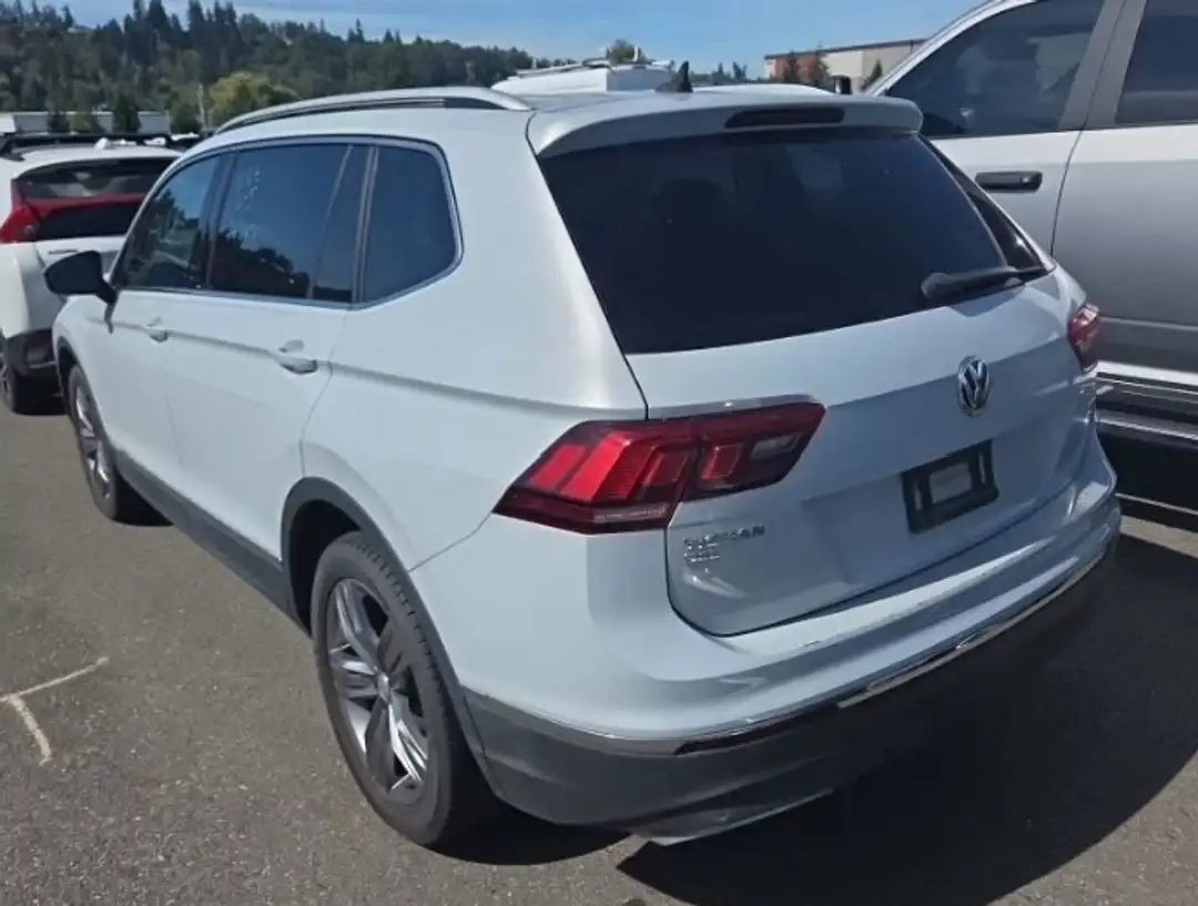 2018 Volkswagen Tiguan 2.0T SEL Premium - Image 2