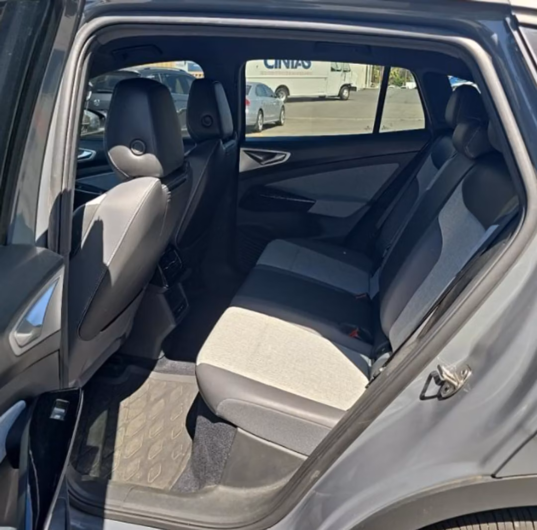 2023 Volkswagen Id.4 Pro - Image 2