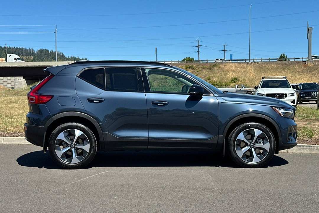 2026 Volvo Xc40 B5 Plus - Image 2
