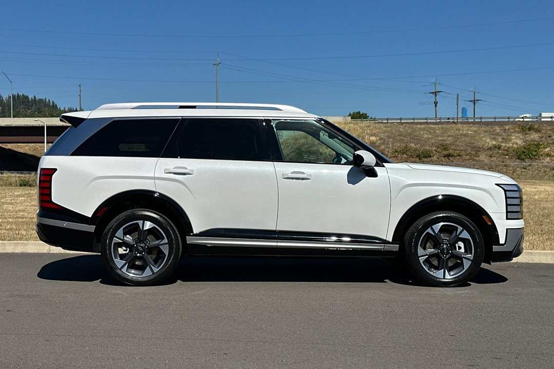 2026 Hyundai Palisade Limited - Image 2