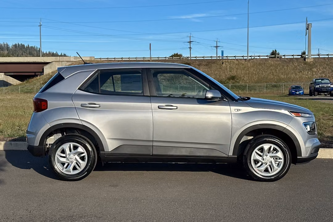 2026 Hyundai Venue SE - Image 2