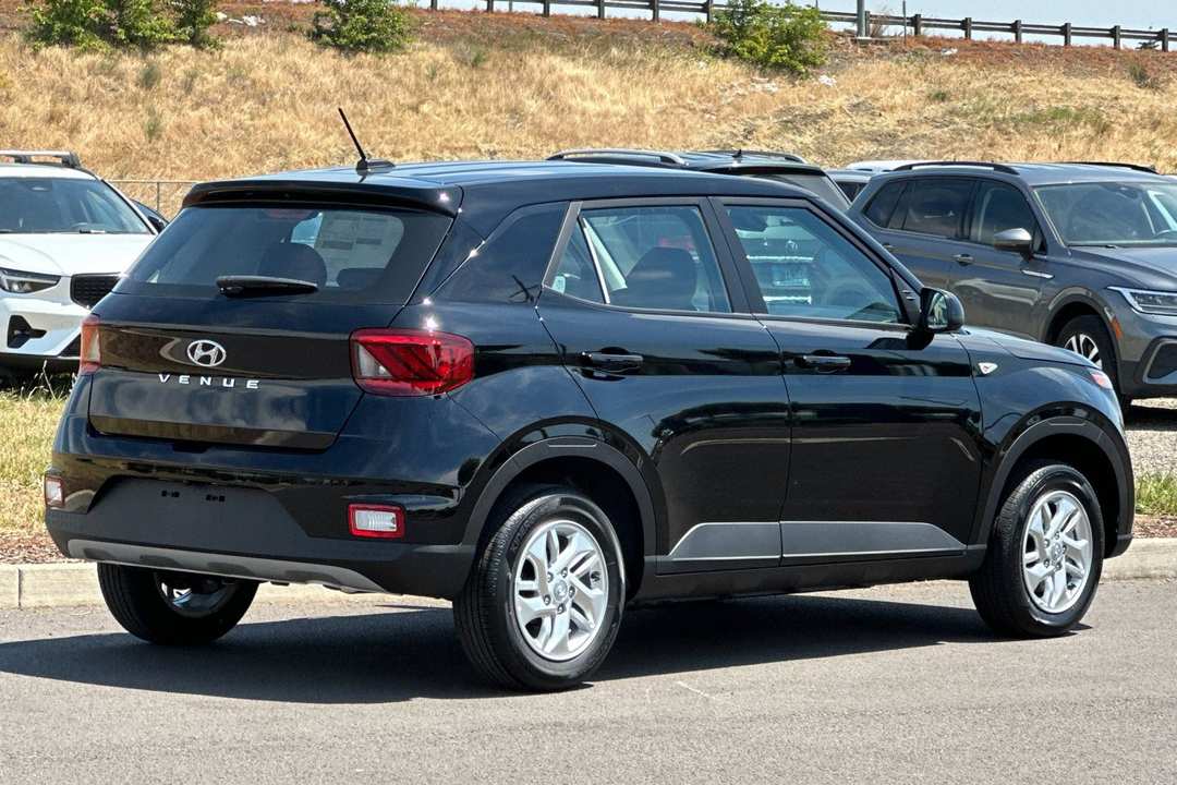 2026 Hyundai Venue SE - Image 3