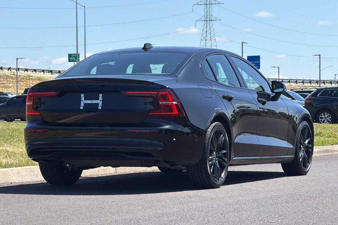 2024 Volvo S60 B5 Plus Black Edition - Image 3