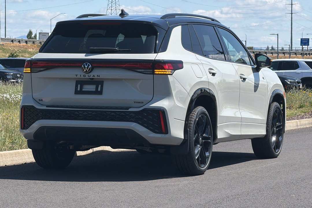 2026 Volkswagen Tiguan 2.0T SE RLine Black - Image 3