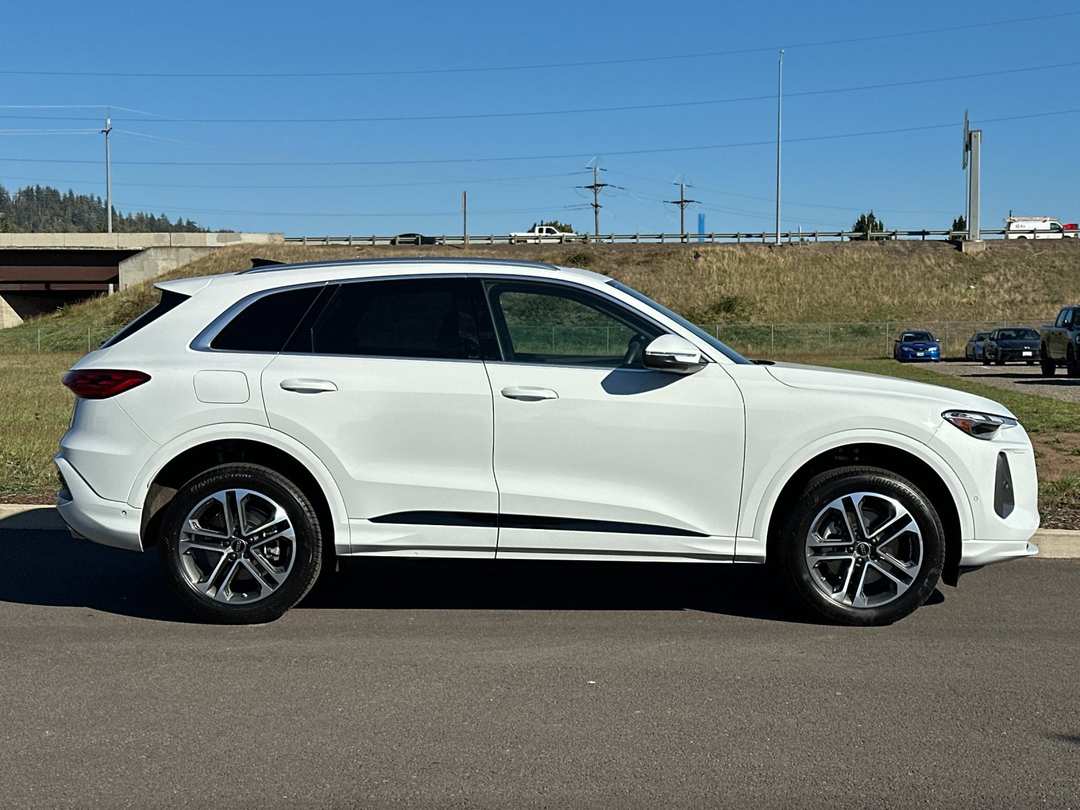 2025 Audi Q5 - Image 2