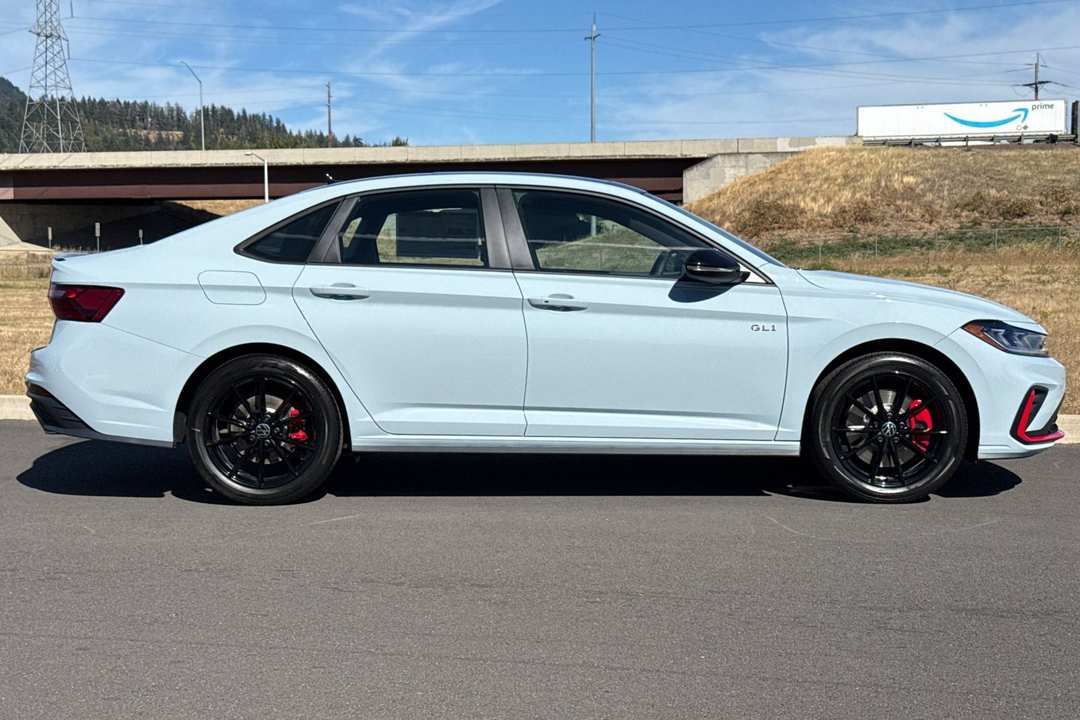 2026 Volkswagen Jetta Gli 2.0T Autobahn - Image 2