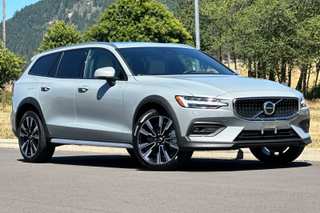 2026 Volvo V60 Cross Country B5 Ultra