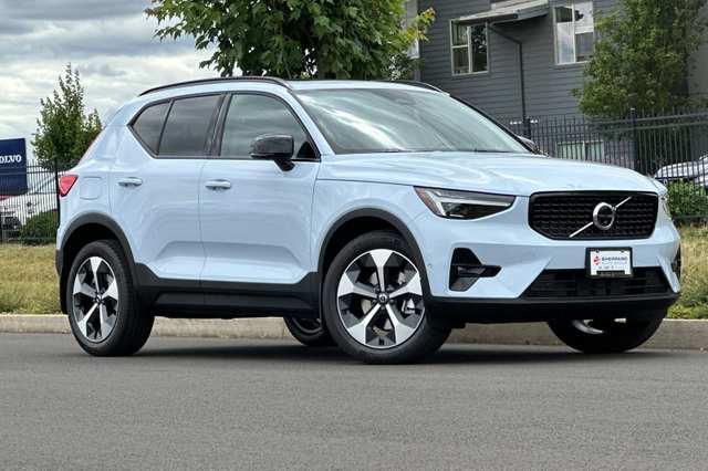 2026 Volvo Xc40 B5 Plus