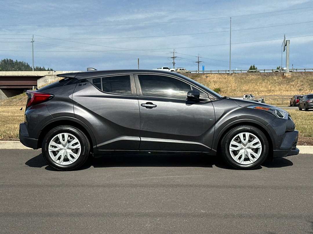 2019 Toyota C-Hr LE - Image 2