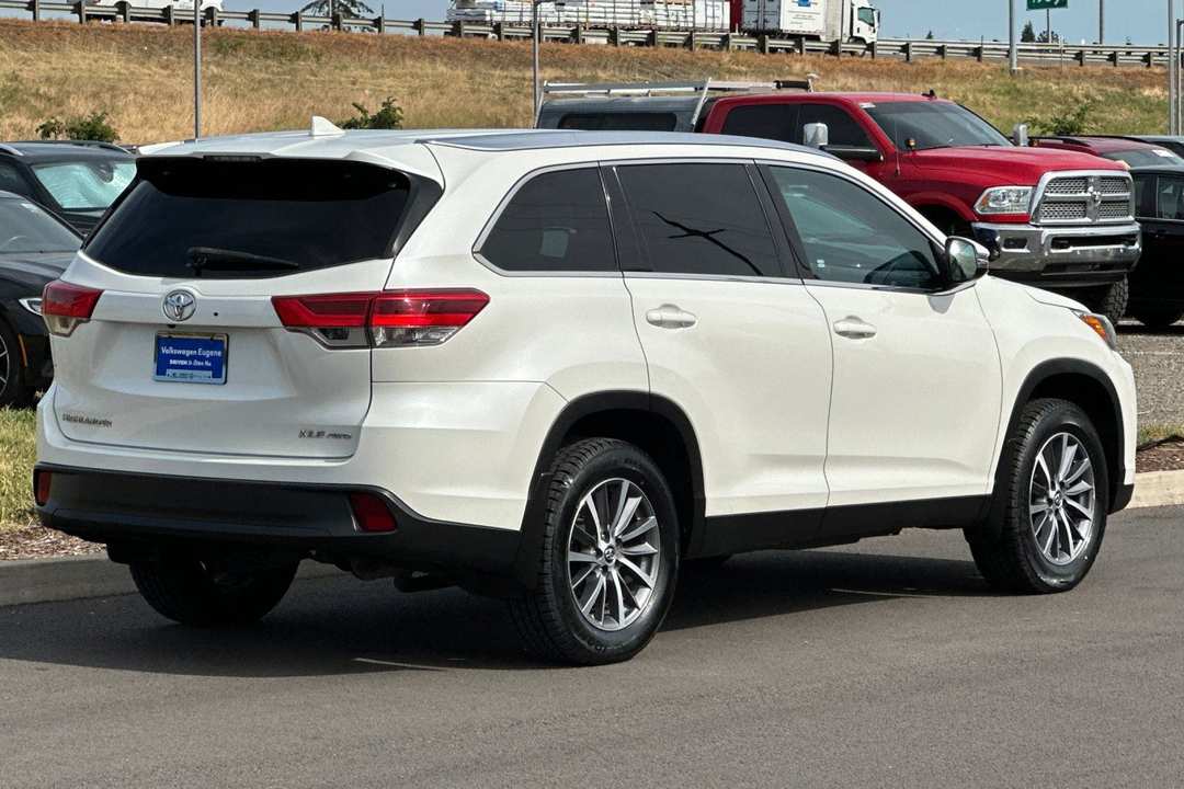 2019 Toyota Highlander XLE - Image 3