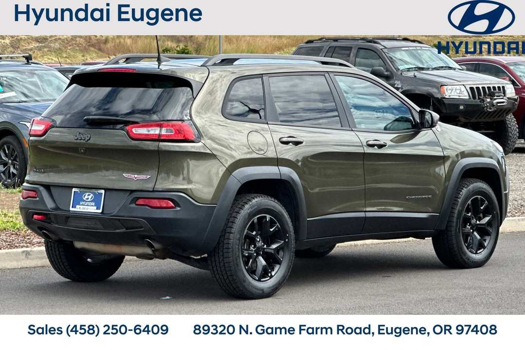 2016 Jeep Cherokee Trailhawk - Image 3