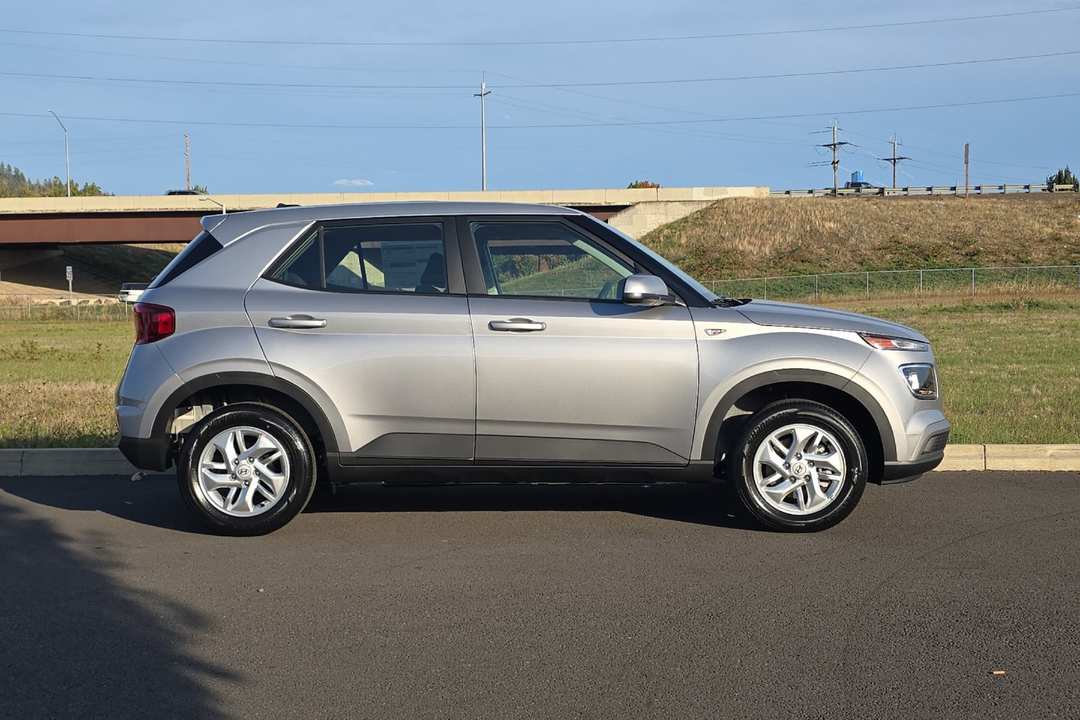 2026 Hyundai Venue SE - Image 2