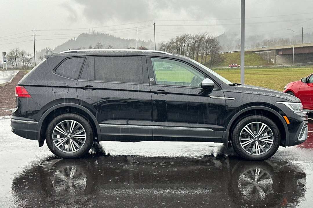 2024 Volkswagen Tiguan 2.0T Wolfsburg Edition - Image 2