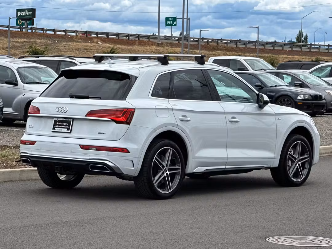 2023 Audi Q5 E 55 Premium Plus - Image 3