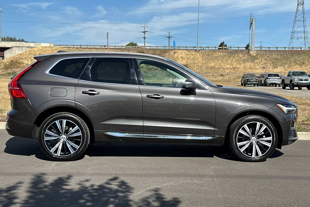 2023 Volvo Xc60 B5 Plus Bright Theme - Image 2