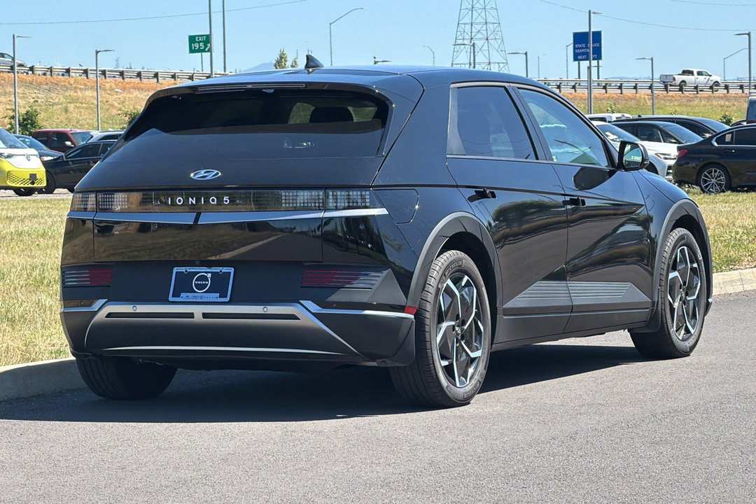 2024 Hyundai Ioniq 5 SEL - Image 3