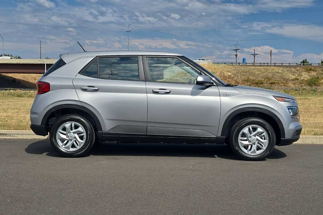 2026 Hyundai Venue SE - Image 2