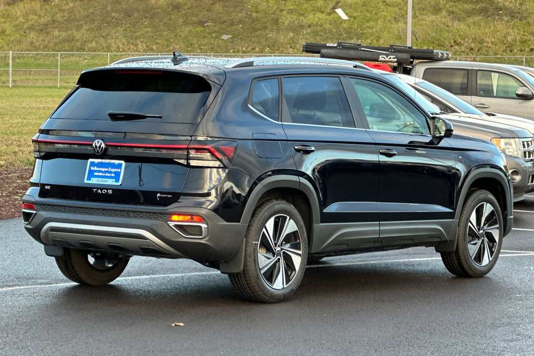 2025 Volkswagen Taos 1.5T SE - Image 3