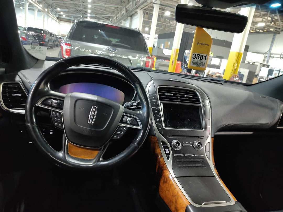 2019 Lincoln Nautilus Reserve - Image 2