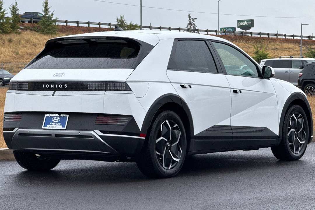 2024 Hyundai Ioniq 5 SE Standard Range - Image 3