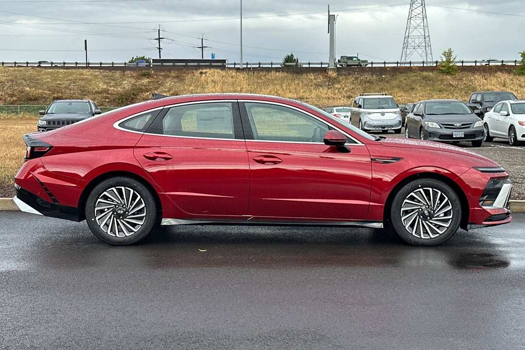 2026 Hyundai Sonata Hybrid Limited - Image 2