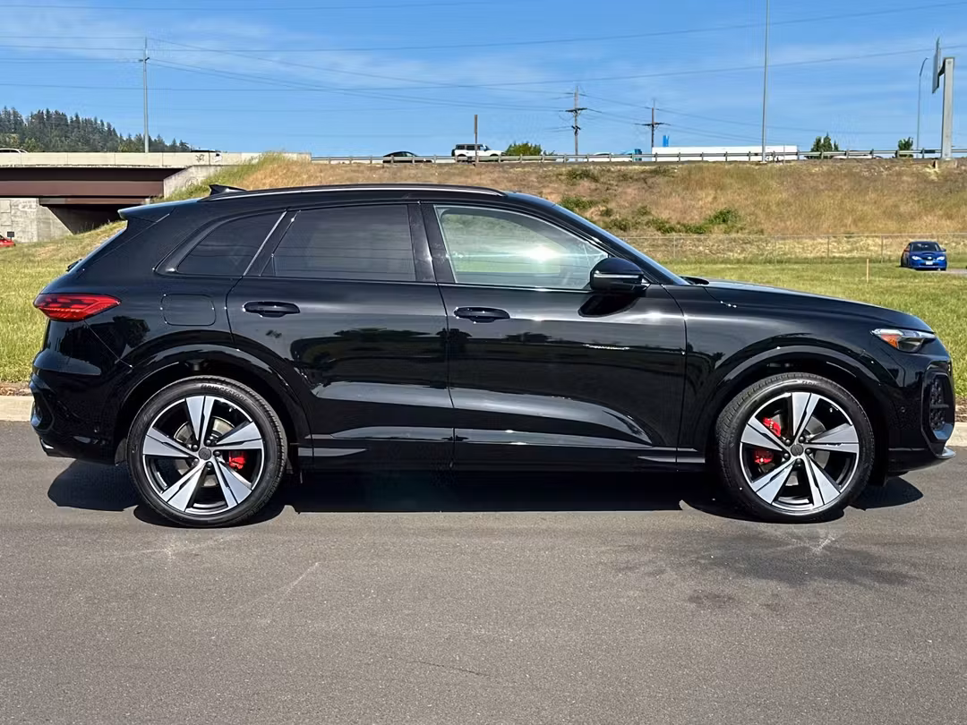 2026 Audi Sq5 Premium Plus - Image 2